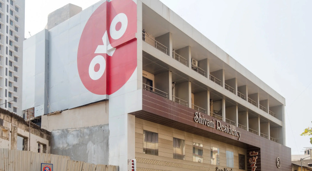 OYO 10650 Hotel Lotus Residency