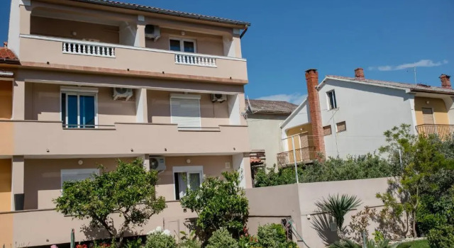 Apartments Luka, Prenota Appartamento Hotel a Isole Quarnerine con parcheggio, Parcheggio