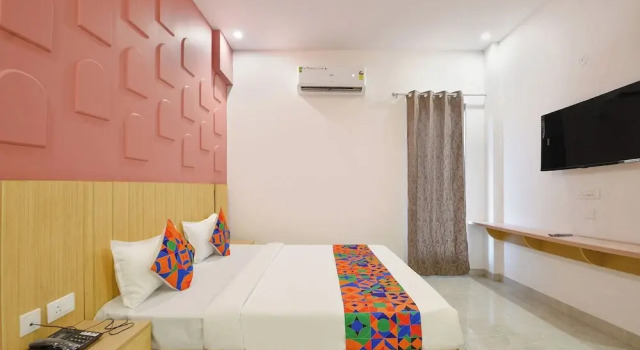 Номер Deluxe FabHotel Black Pepper- Nr. Batra Heart & Multispecialty Hospital Faridabad