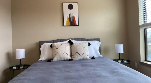 FRONTDESK Phoenix Apts Downtown Fort Worth, Забронировать Апартаменты/квартира Форт-Уэрт Dallas - Fort Worth Metropolitan Area, рядом с Arts Fifth Avenue