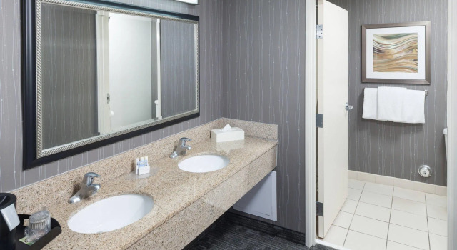Двухместный люкс Courtyard by Marriott Birmingham Trussville