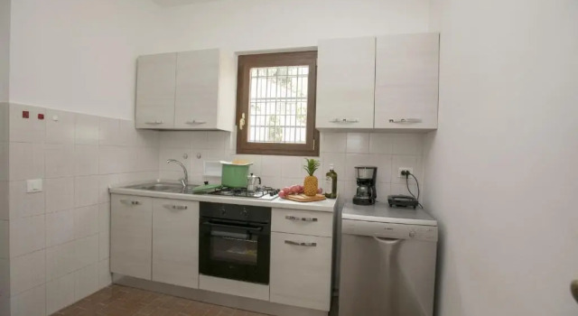 Апартаменты Villa Alberti Apt Bruna 900m from Garda lake with Shared Garden - Happy Rentals