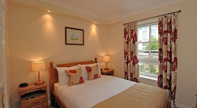 PREMIER SUITES Edinburgh Fountain Court, Забронировать Отель Бизнес-отели Эдинбурга, рядом с Vietnam House Art Gallery, 4* 5*