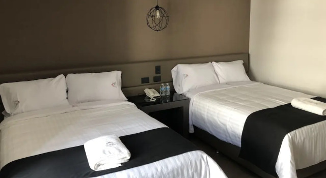 Четырёхместный номер Standard с видом на внутренний двор Hotel Isabel