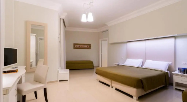 Четырёхместный номер Standard Victoria Palace Hotel & Zen Wellness