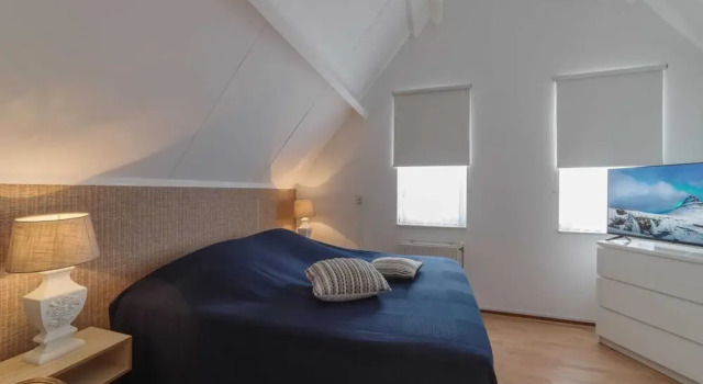 Коттедж Deluxe Nice Holiday Home With Washing Machine, in a Holiday Park 200m. From the Beach