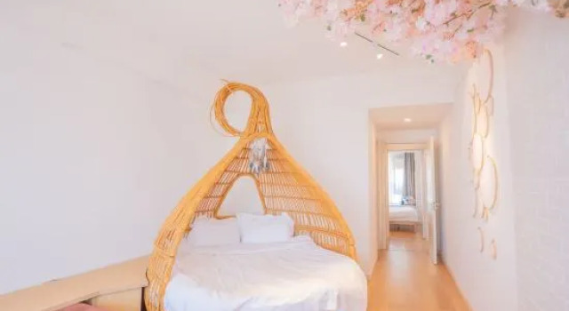 Люкс с 3 комнатами с балконом и с видом на озеро eStay Residence (Fuxian Lake International Tourist Resort store)
