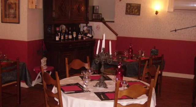 Auberge Le Castel, Rezervați Hostel Château-Garnier Franța