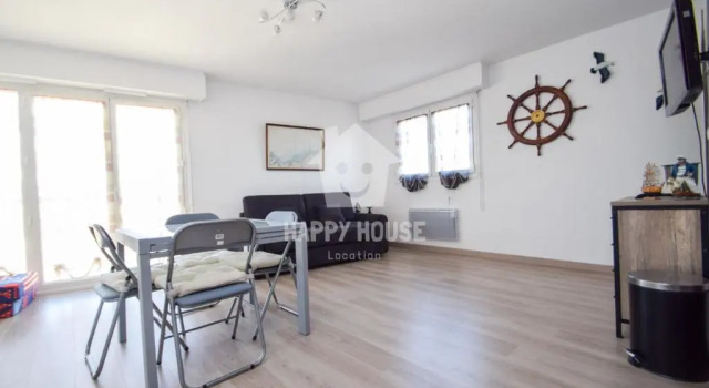 Студия Beau grand studio à proximité du centre et des plages