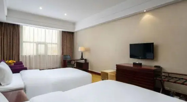 Кровать в общем номере Barony Hotel Yueyang