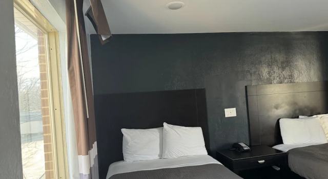 Четырёхместный номер Standard Budget Inn Danville