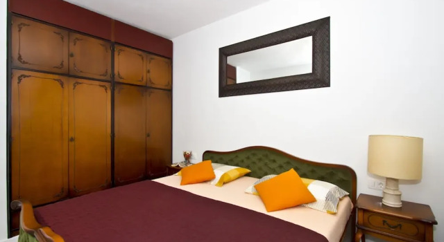 Luxury apt With Roofed Patio Near Beach & Center