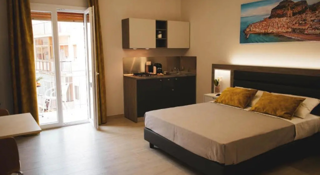 Трёхместный номер Luxury YEASY smart rooms Cefalù