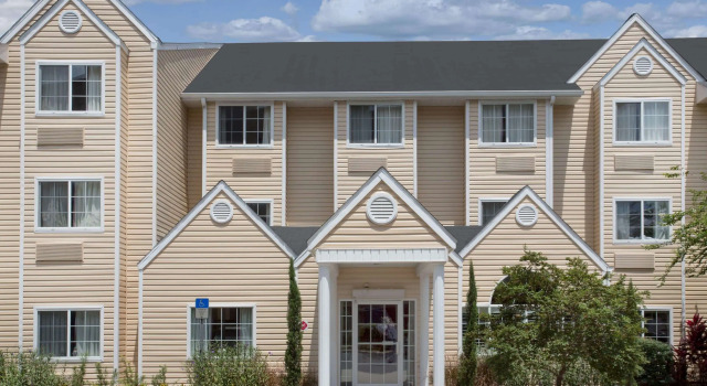 Microtel Inn & Suites by Wyndham Leesburg/Mt Dora, Book Hotel Hoteller i Leesburg med pool, Swimmingpool
