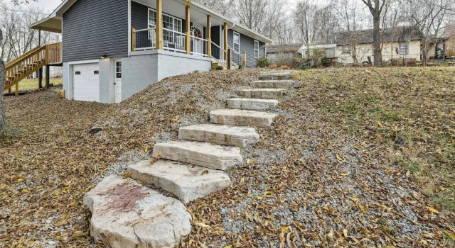 Vine Grove Home w/ Deck, 4 Mi to Saunders Springs!, 预订 度假屋 瓦恩格罗夫 美利坚合众国-美利堅合眾國