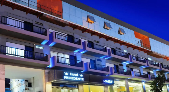 Hotel Presidente, Забронировать Отель Отели Вилья-Карлос-Пас с парковкой, рядом с Uruguay Bridge, Парковка