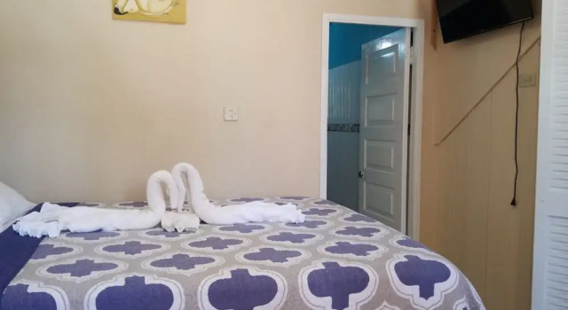 Holiday House at Villa Montego, Забронировать Вилла Отели Монтего-Бэй с парковкой, Парковка