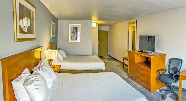 Четырёхместный номер Standard Hotel Inn Fairfield