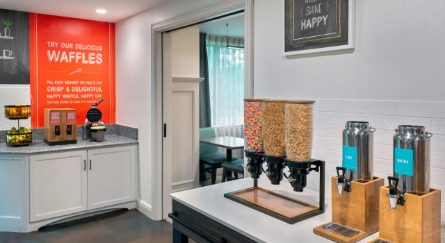 Hampton Inn Hartford Airport, 예약 호텔 윈저 록스 Connecticut