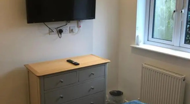 Unique One Bed Contemporary Bungalow Town Centre