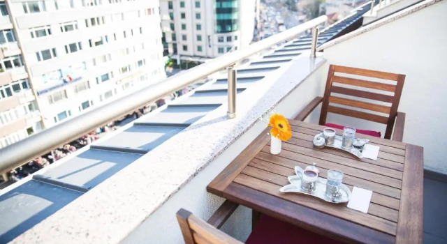 Двухместный номер Standard с балконом Grand Aras Hotel & Suites