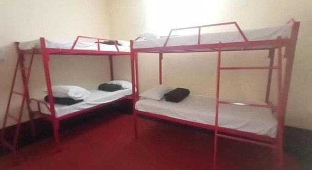 Кровать в общем номере Sunny's Serenity Resort