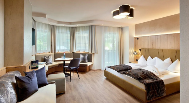 Четырёхместный номер Standard с балконом и с видом на горы Hotel Margit
