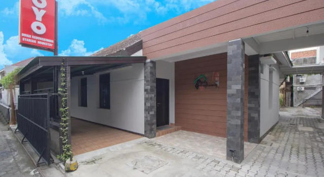 OYO 572 Omah Gedongkuning Syariah Homestay, Book Hostel Hostels in Yogyakarta Province, Hostel