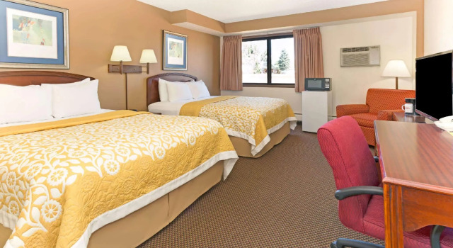 Четырёхместный номер Standard Days Inn by Wyndham Fort Collins