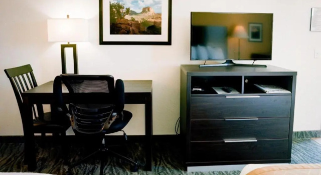 Четырёхместный номер Standard Pines Inn & Suites