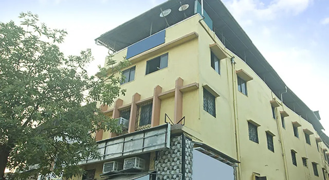 OYO 22048 Trio Hotel
