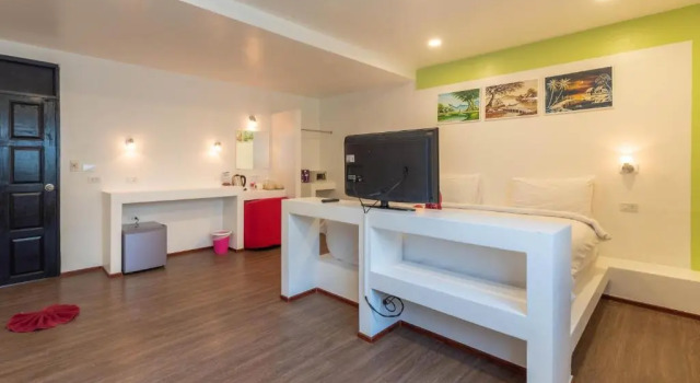 Трёхместный номер Standard Crystal Bay Beach Resort