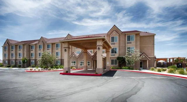 Полулюкс Best Western California City Inn & Suites