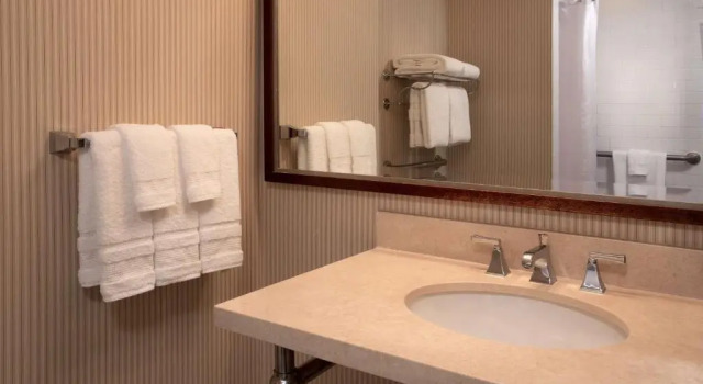 Двухместный клубный номер Standard Sheraton Louisville Riverside Hotel