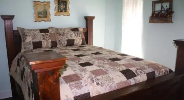 Circle Your Wagons Bed and Breakfast, Buchen Sie Hotel Llano Texas Hill Country