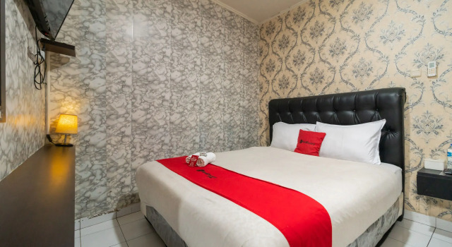 RedDoorz near Tomang 2, Book Hotel Palmerah Jakarta
