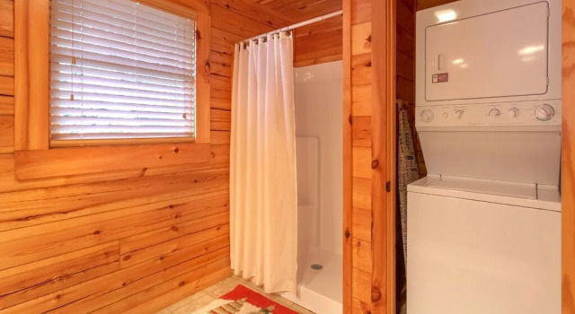 UnFirgettable 2 Bedroom Home with Hot Tub