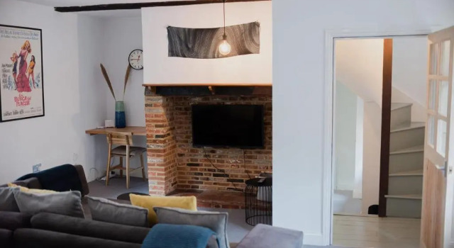 Grade II Listed Flint Cottage Sleeps 4