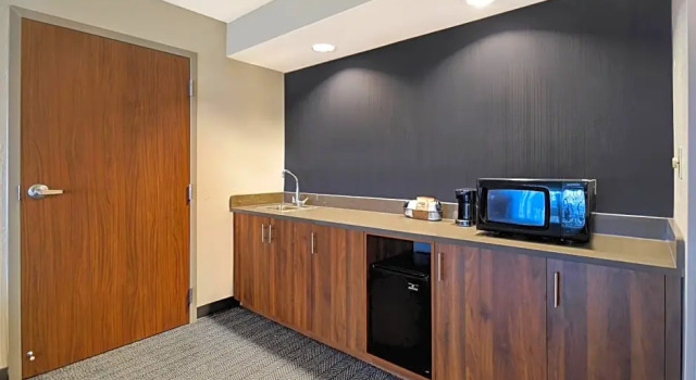 Двухместный люкс Courtyard by Marriott Cincinnati Airport