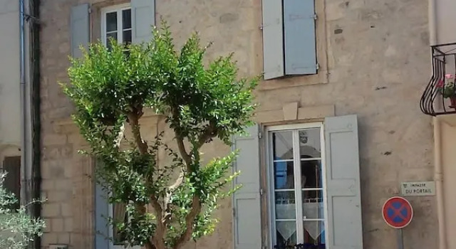 LORANGERIE Chambres dhotes de charme, Book Bed and Breakfast Hotels in Valros with Parking, Parking