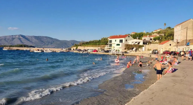 Апартаменты Lumbarda Resort Apartman F2 A2+3 za obitelji s djecom