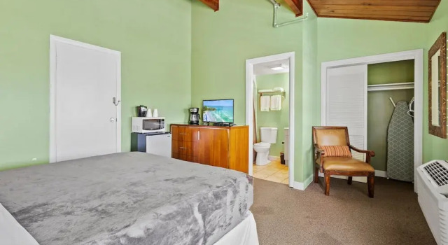 Oceanfront Inn Suite, Забронировать Апартаменты/квартира Форт-Пирс штат Флорида, рядом с Jetty Park Beach