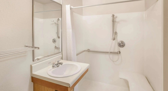 Шестиместный номер Standard WoodSpring Suites Waco near University