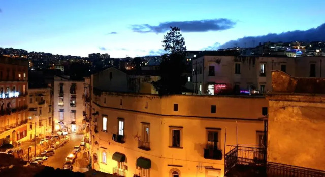 B&B Napoli Citta, Забронировать Отель «постель и завтрак» Отели Неаполя с парковкой, рядом с Ospedale degli Incurabili, Парковка