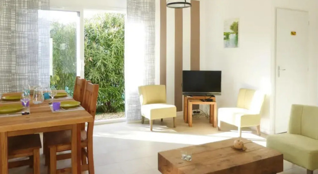 Коттедж Nice Holiday Home With Private Terrace, Arpaillargues-et-aureillac
