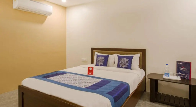 Sree Chandana Hotel by OYO Rooms, Забронировать Отель Отели Telangana 3 звезды, 3*