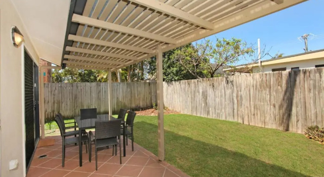 Коттедж Oomoo 27 - Four Bedroom Townhouse - Close to Beaches!