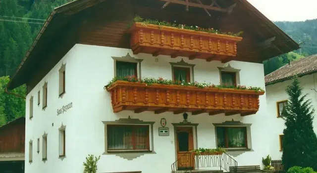 Haus Paznaun, Prenota Hotel Hotel a Tirolo con parcheggio, Parcheggio