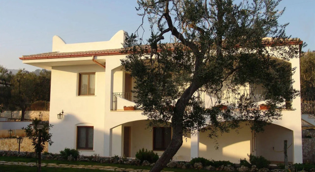 Case Vacanze L'Uliveto, Rezervasyon Otel Mattinata Foresta Umbra