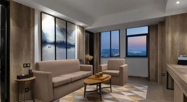 Люкс Luxury Haiyi Fino Hotel (Jingmen Wanda Plaza Smart Branch)